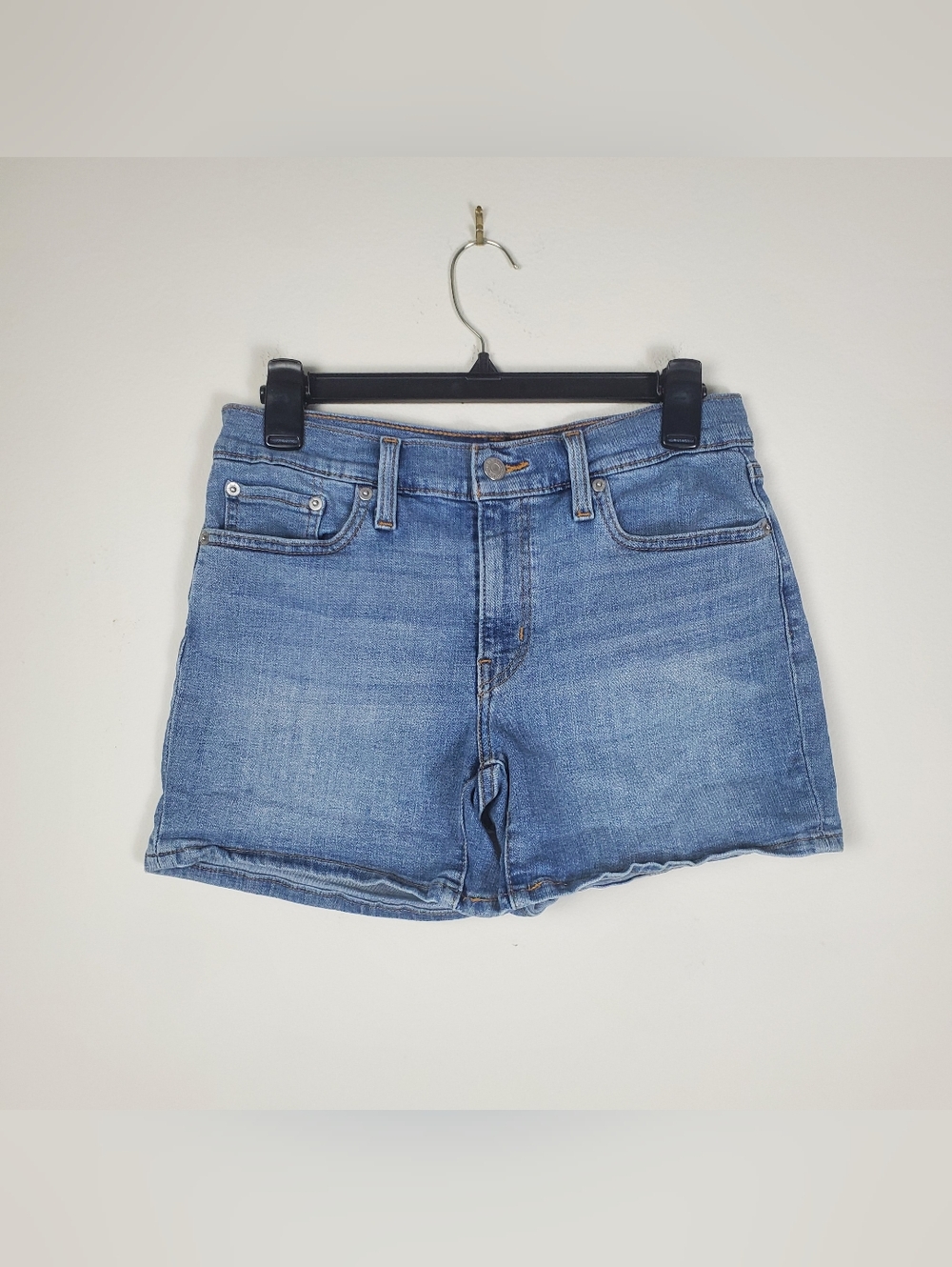 Levi Classic Mid Length Denim Shorts in Light Blue Womens Size 28